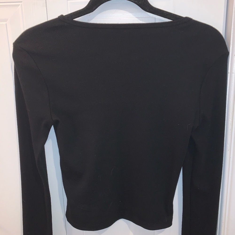 Black long sleeves shirt